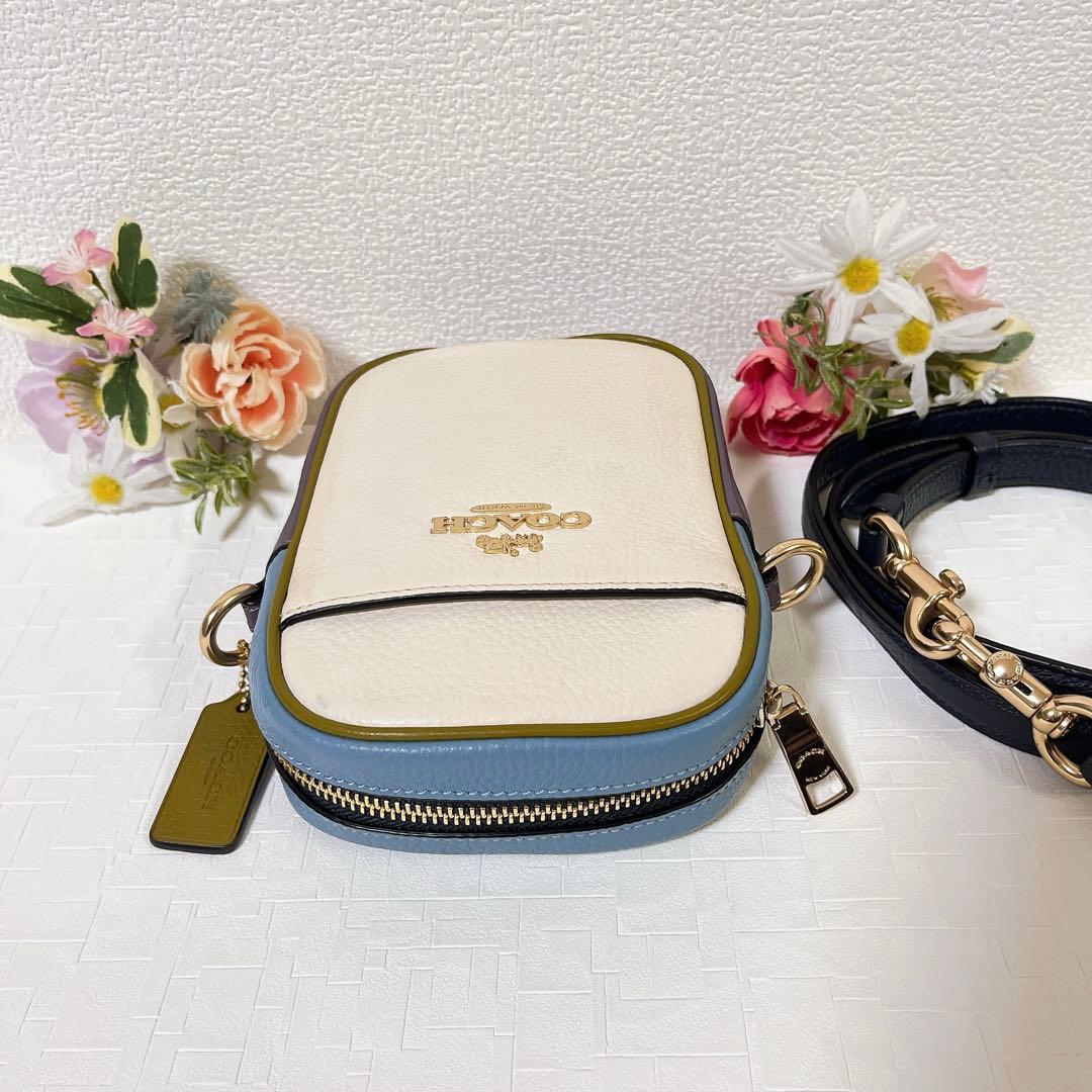 【美品】COACH ショルダーバッグ ミニバッグ スマホショルダー チャーム付き