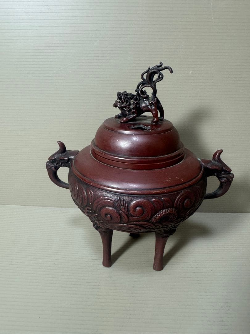 2137 吉秀 銘 獅子摘蓋 龍文 竜地紋 鋳銅 三つ足　香炉