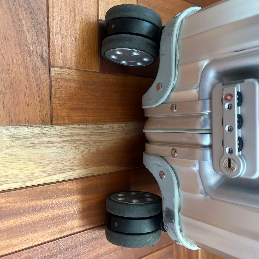 RIMOWA アルミニウム製キャリーケース 中型