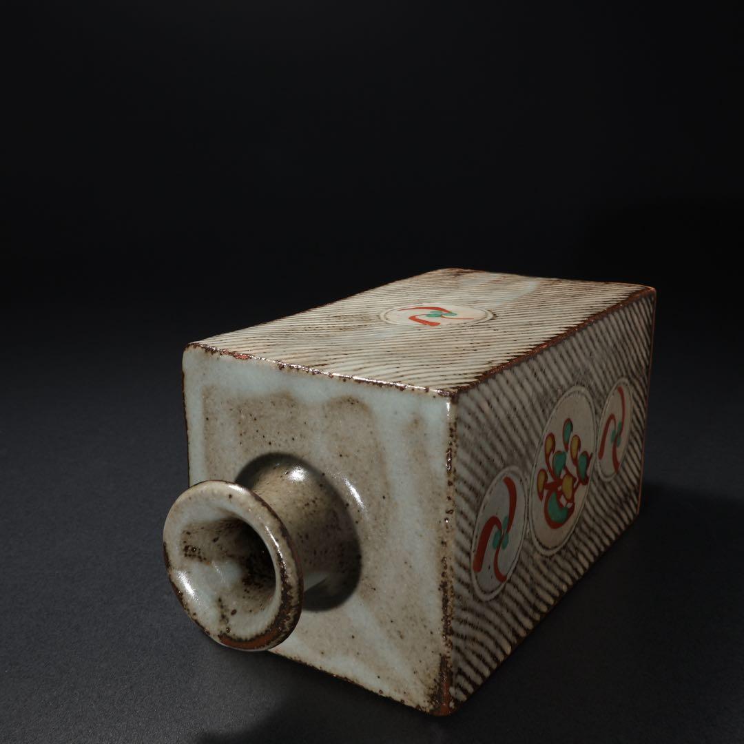 人間国宝　島岡達三　象嵌赤絵方壺　縄文象嵌　角瓶　共箱　R1463K3