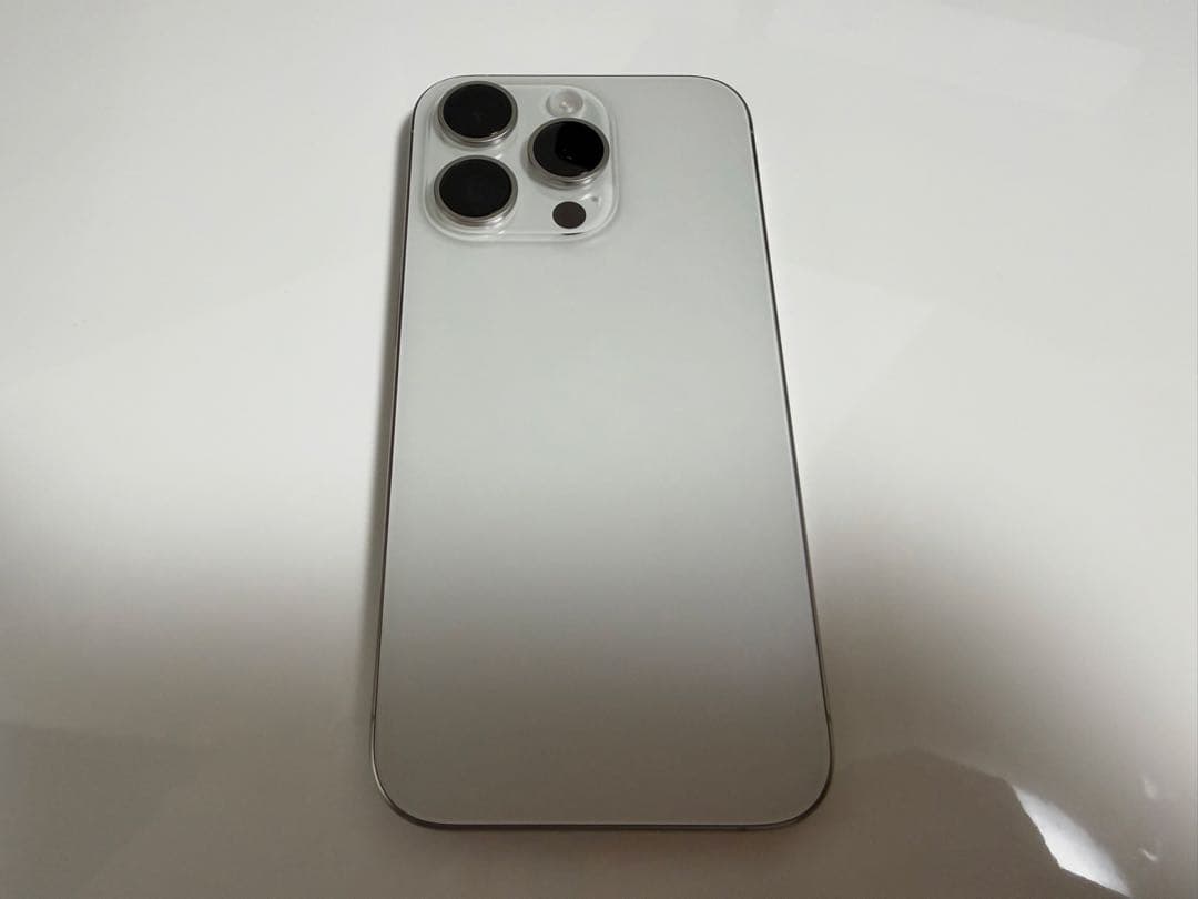 【美品】iPhone 15 Pro ホワイトチタニウム SIMフリー