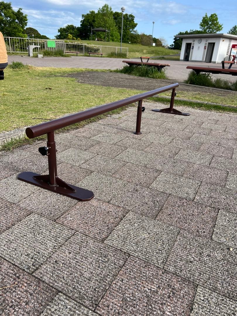 スケートボード用金属レール