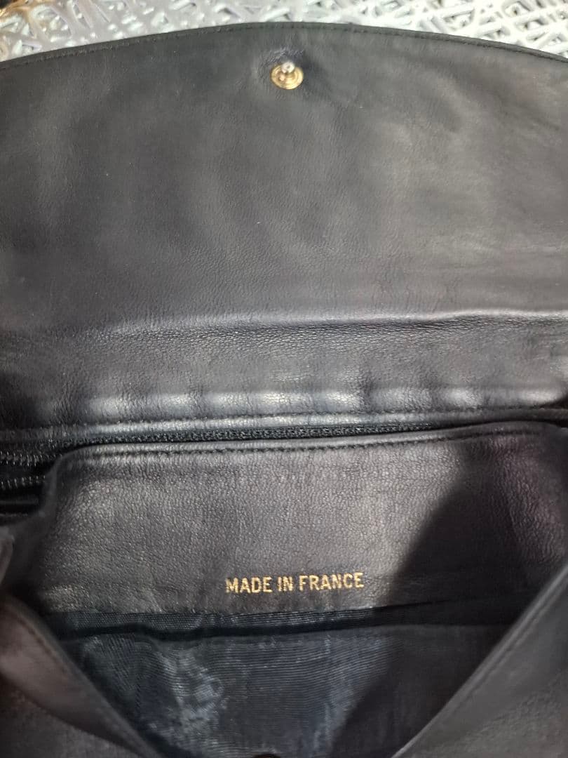 CHANEL 　デカココ　ラムスキン　二つ折り財布　斜め掛け