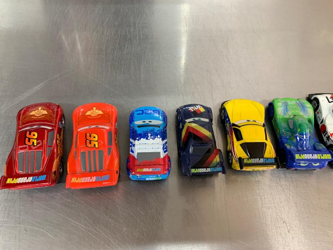 カーズ　トミカ　ワールドグランプリ12台セット（ルイスハミルトン等）