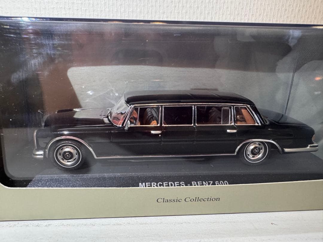 Mercedes-Benz 600 Pullman ミニカー1/43