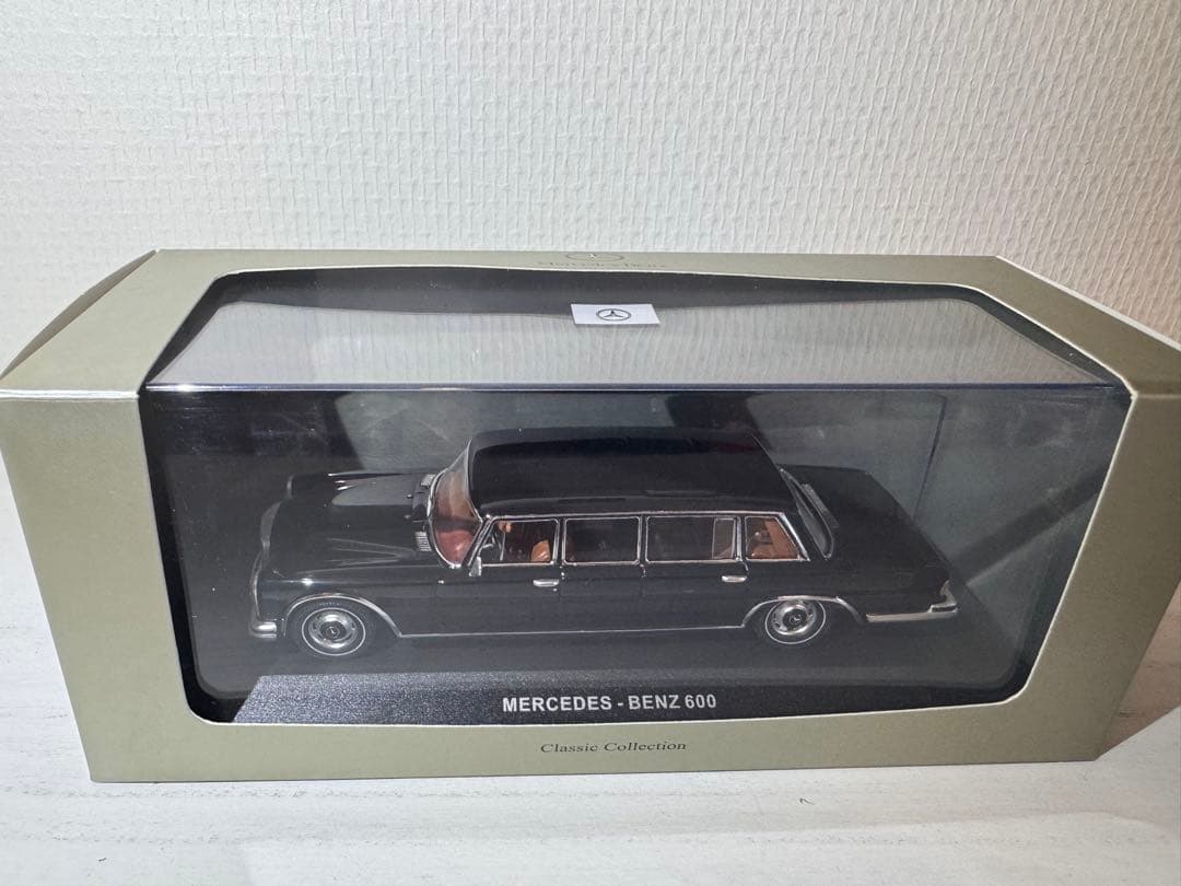 Mercedes-Benz 600 Pullman ミニカー1/43