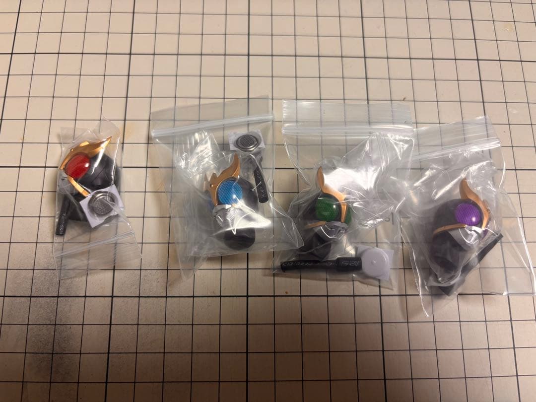 【新品】フィギュアーツ真骨彫に使用可！　仮面ライダークウガ発光ヘッド　4色セット