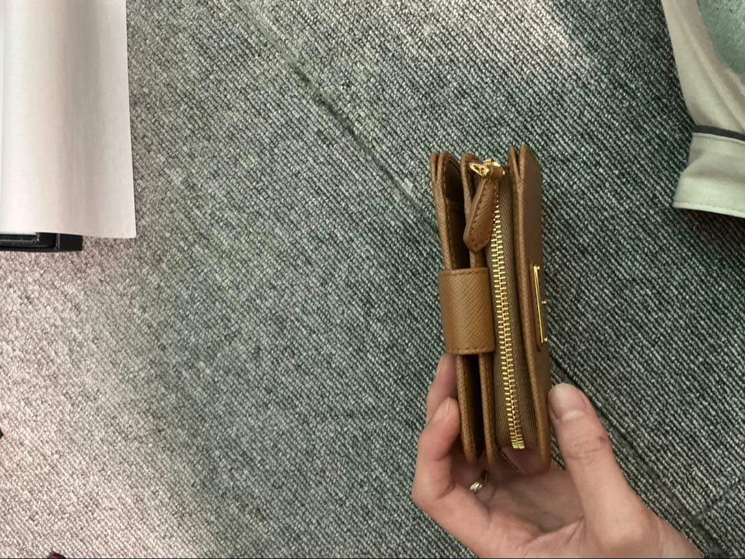 PRADA ブラウン 二つ折り財布　mm23さん専用