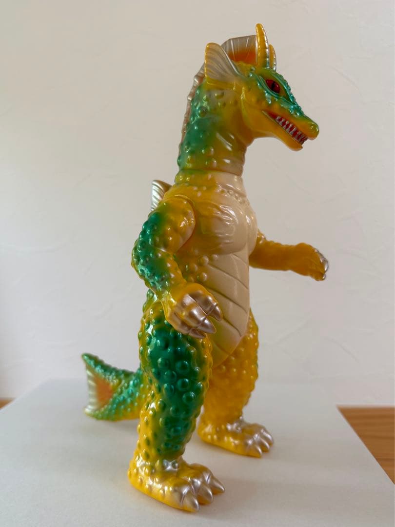 M1号　くじ当選品　チタノザウルス 黄色