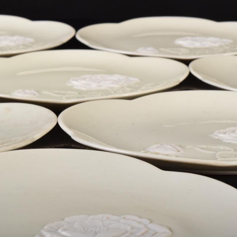 出石焼　牡丹刻　輪花皿　十九客　時代箱付　N　7093A