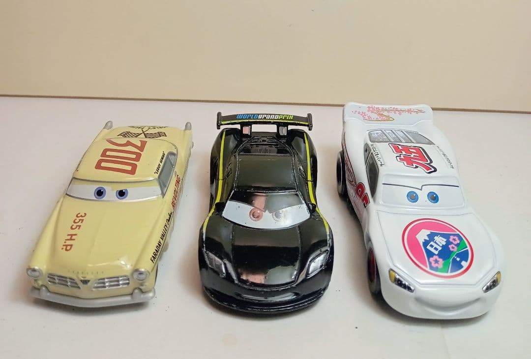 トミカディズニーカーズ3台