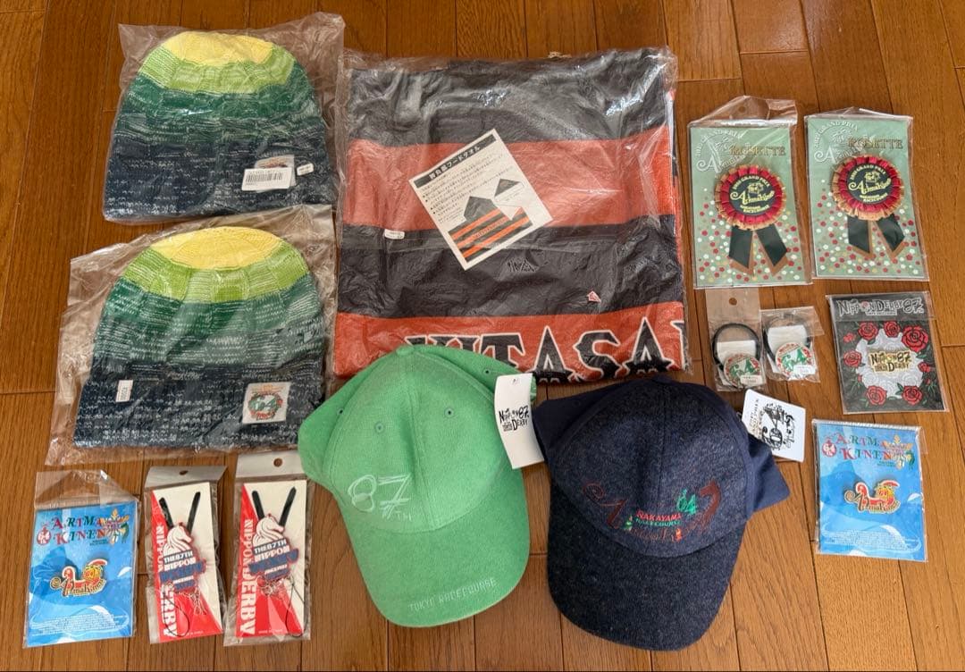 【競馬】タオル.帽子.ヘアゴム.ネックストラップ.ピンバッチ他14点セット