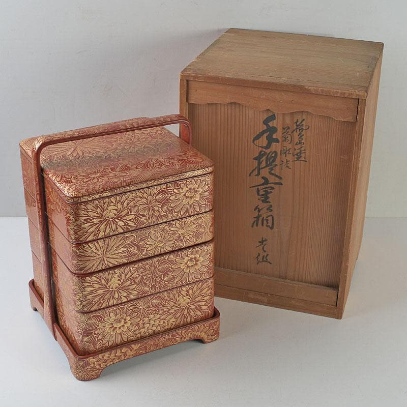 ゆりる　輪島塗　沈金蒔絵　菊彫文　手提四段重箱　共箱　M　R9137H