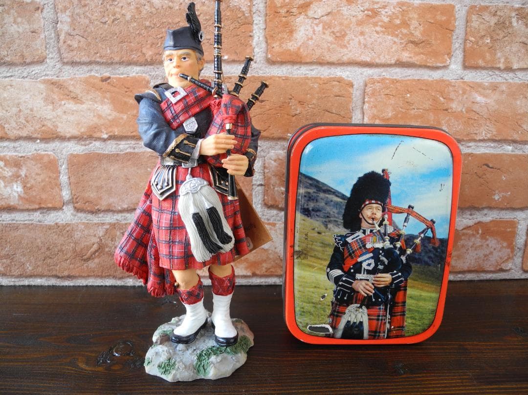 【希少品】レトロなハンドメイド／バグパイパーフィギュア・ティン缶セット