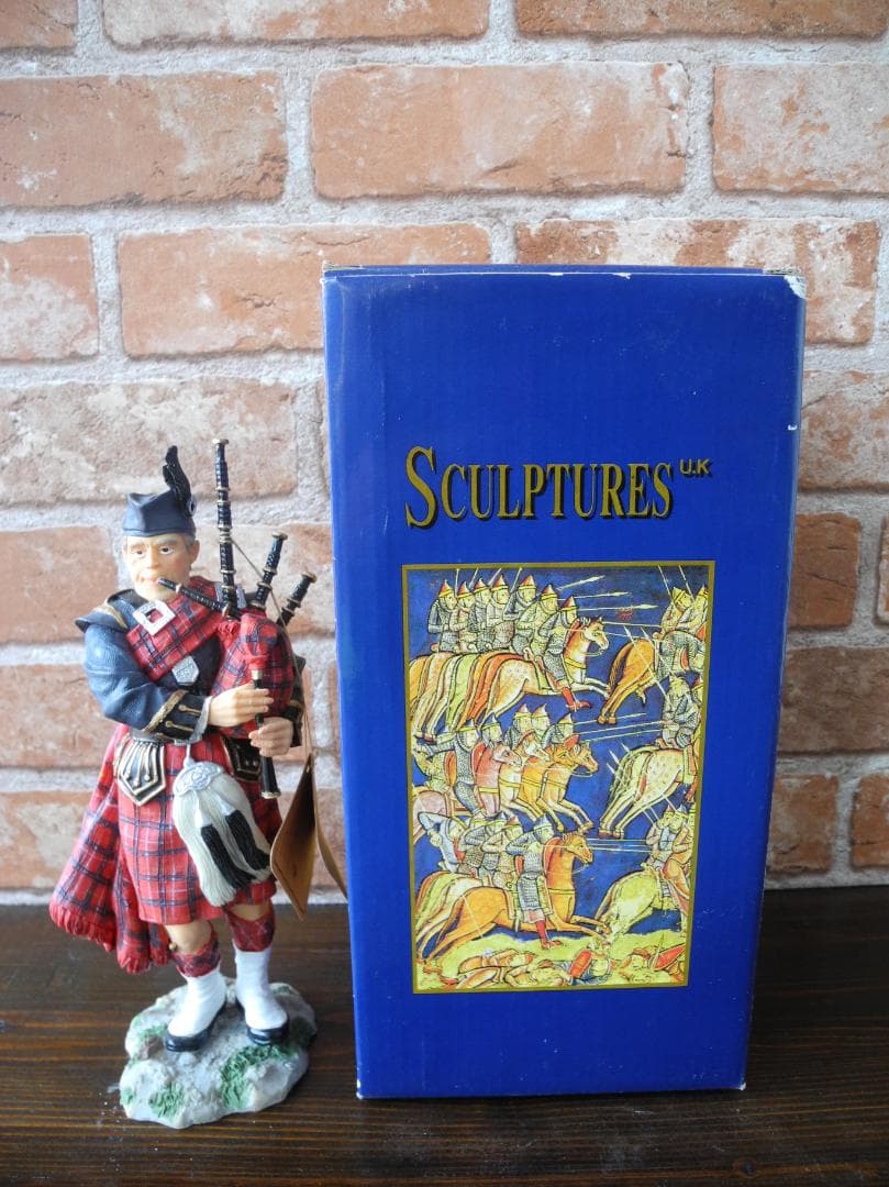 【希少品】レトロなハンドメイド／バグパイパーフィギュア・ティン缶セット