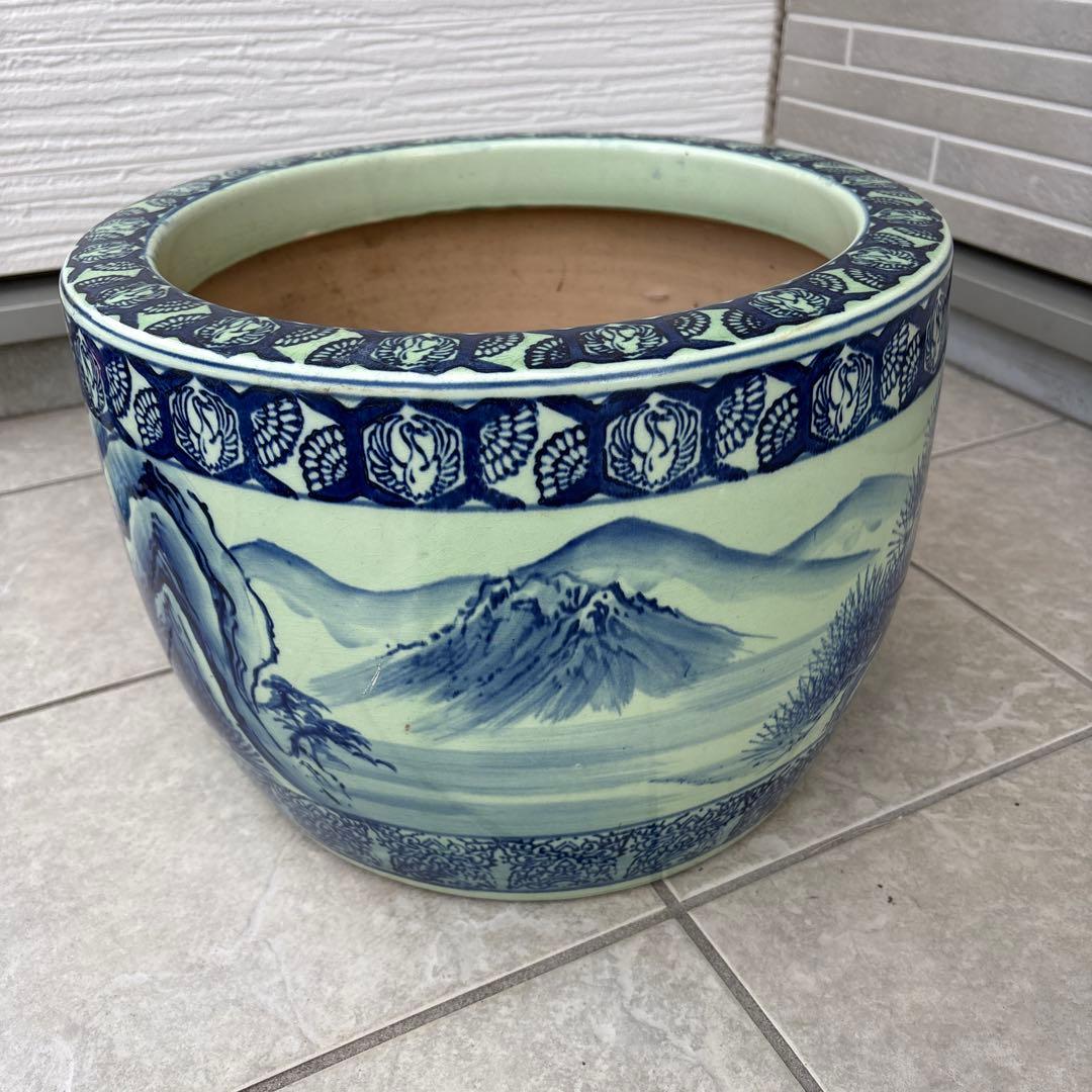 火鉢 陶器鉢 染付 古民具 睡蓮鉢 金魚鉢 有田焼 水鉢 花柄 彫り 伊万里焼