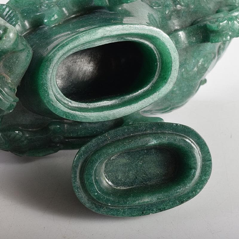 中国　玉石碧玉彫刻　神獣形　飾壷　置物　唐木台付　U　R8768