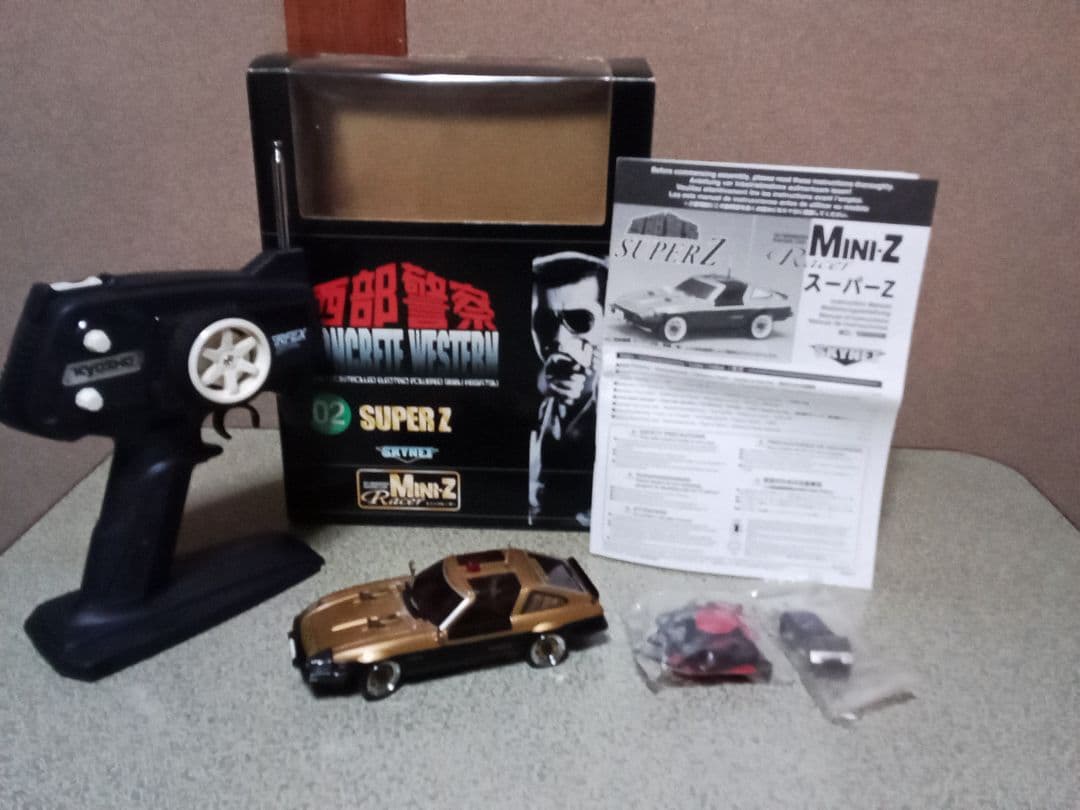 京商ミニッツ 　SUPER Z ゴールド スポーツカー