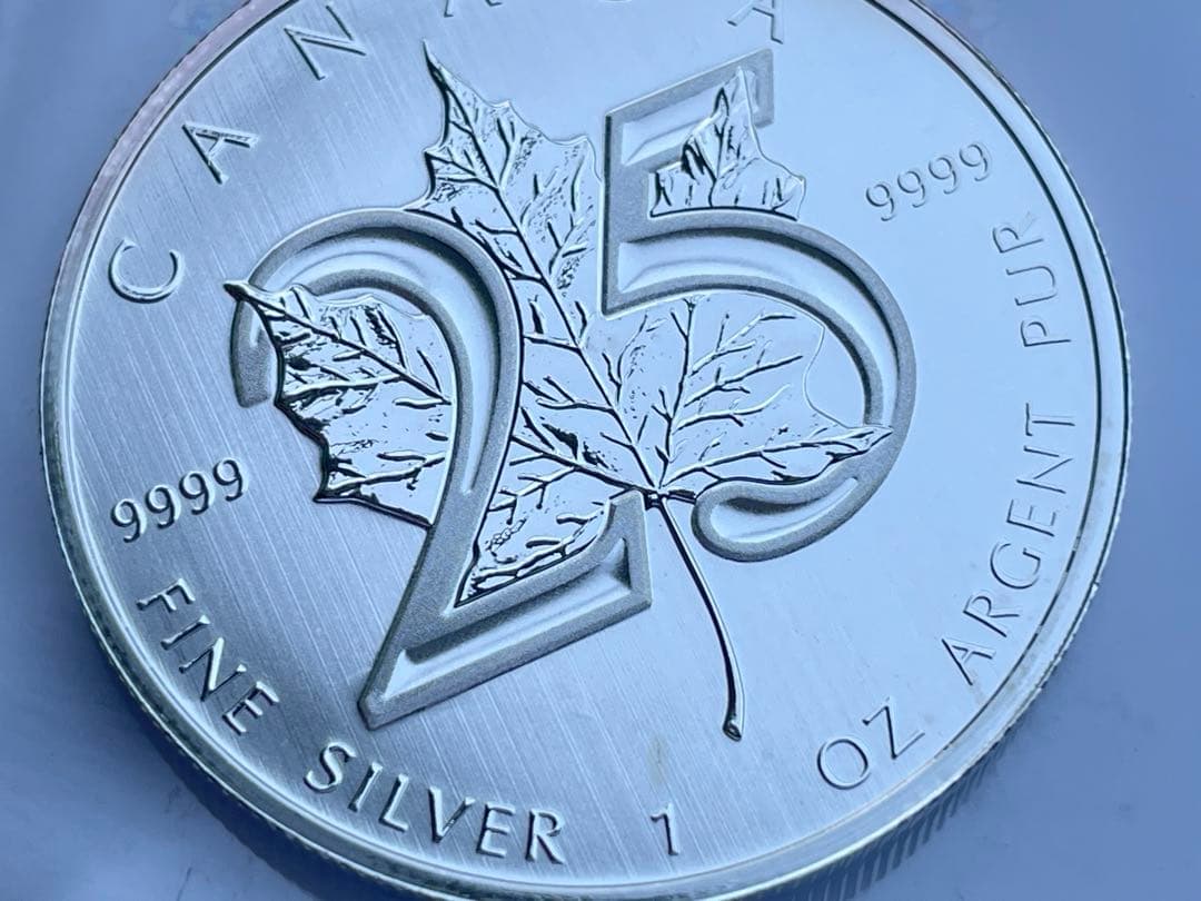 コレクション  1 OZ 25 ANNIVERSARY SILVER MAPLE