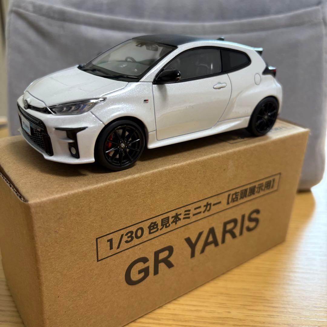 GRヤリス　白　プラチナホワイトパールマイカ　カラーサンプル