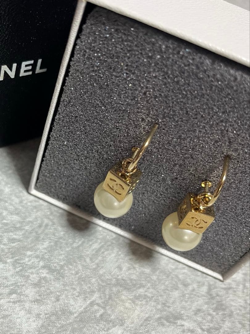 CHANEL シャネル　COCOマーク×パール　ピアス