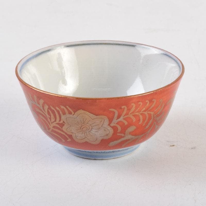 伊万里焼　赤絵金彩　花草人物文　盃　ぐい呑　時代箱付　C　9182