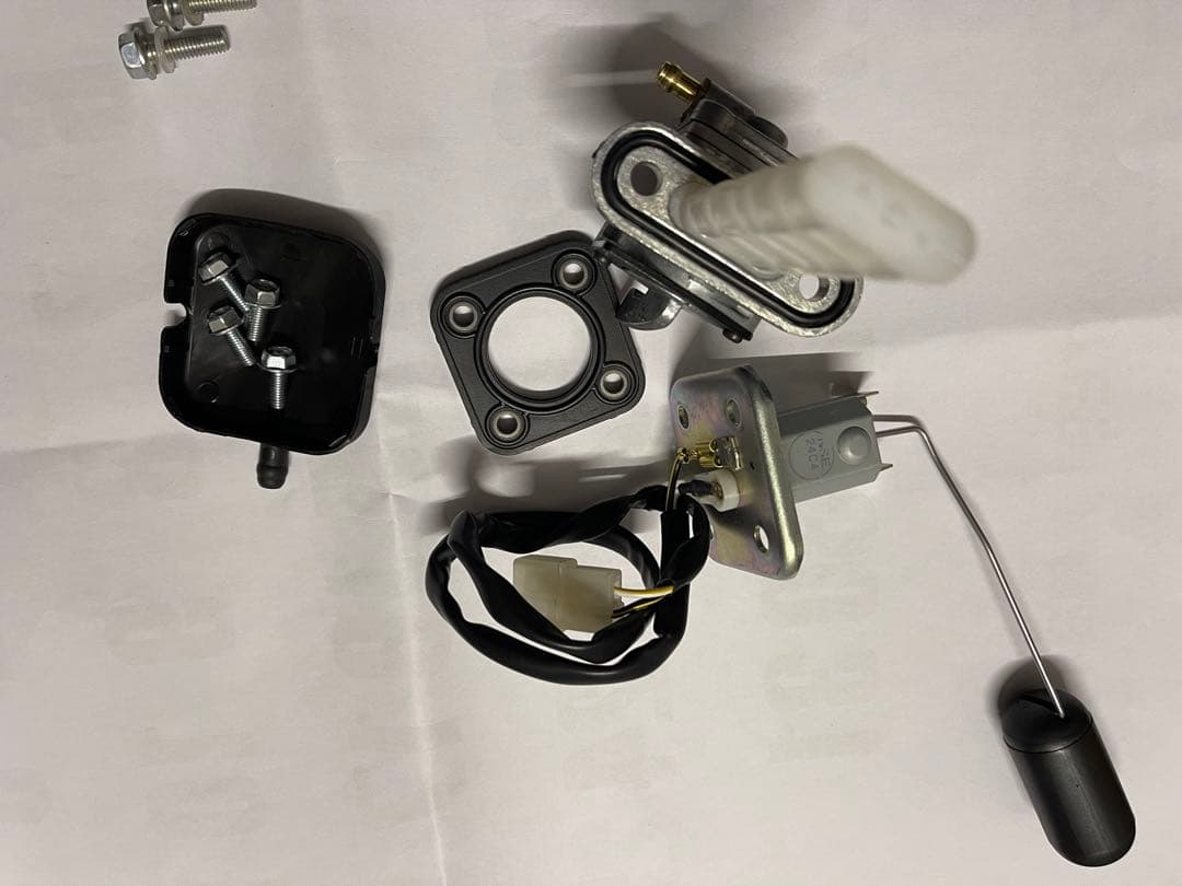 GPZ900r 燃料コックフューエルレベルセンサー 燃料計センサー中古