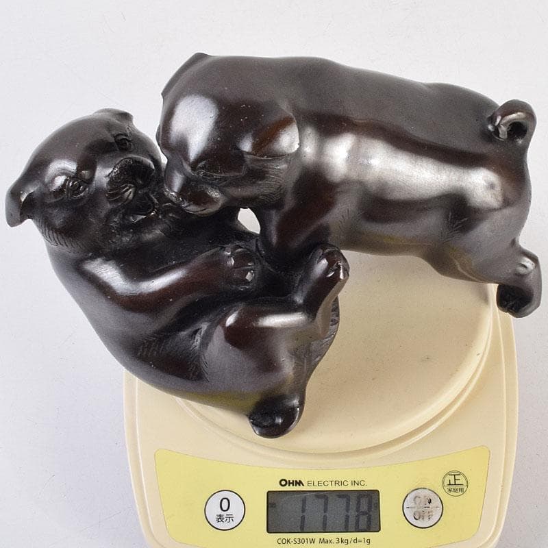 金工師　秀山作　鋳銅　戯れる子犬　置物　共箱　M　R9214