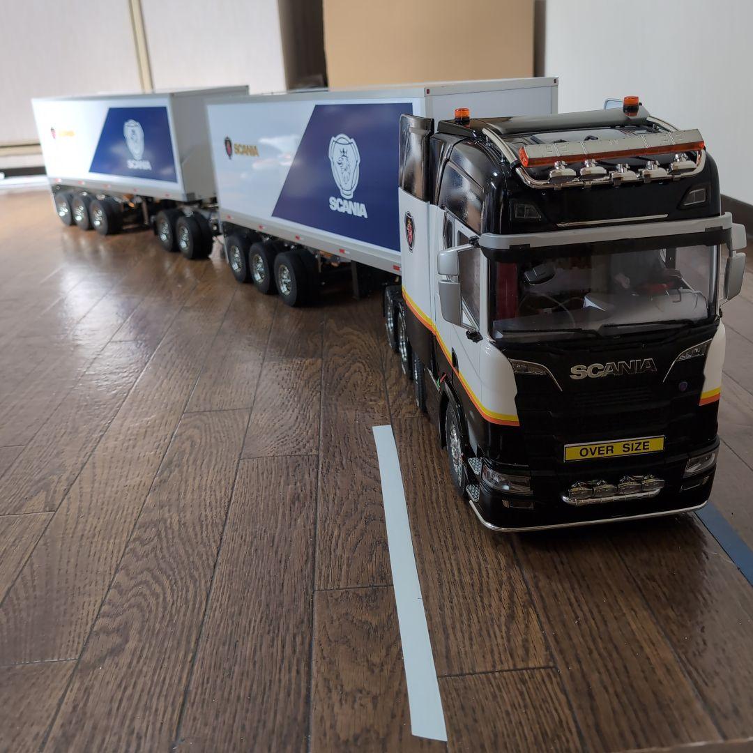 タミヤスカニア ダブルス大型トレーラー LEDキャブサスとリーフサス付き。