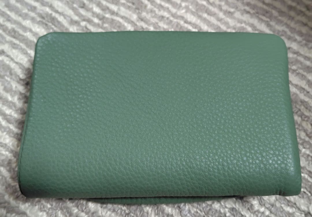 【未使用品】イアパピヨネ　がま口二つ折り財布　スモーキーグリーン