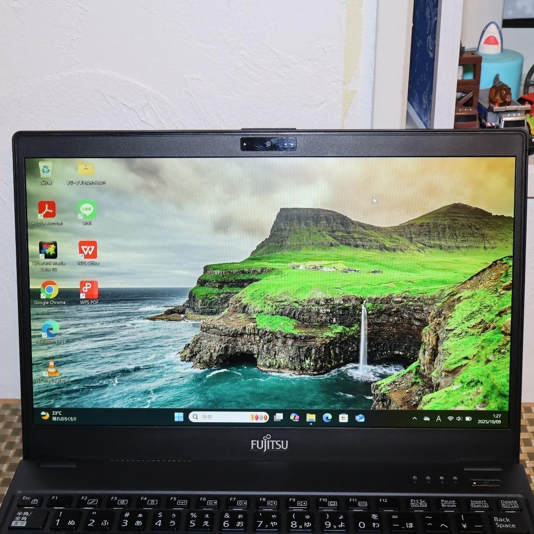 小型！Win11公式対応8世代Corei5/メ8G/SSD/無線/カメラ/FHD