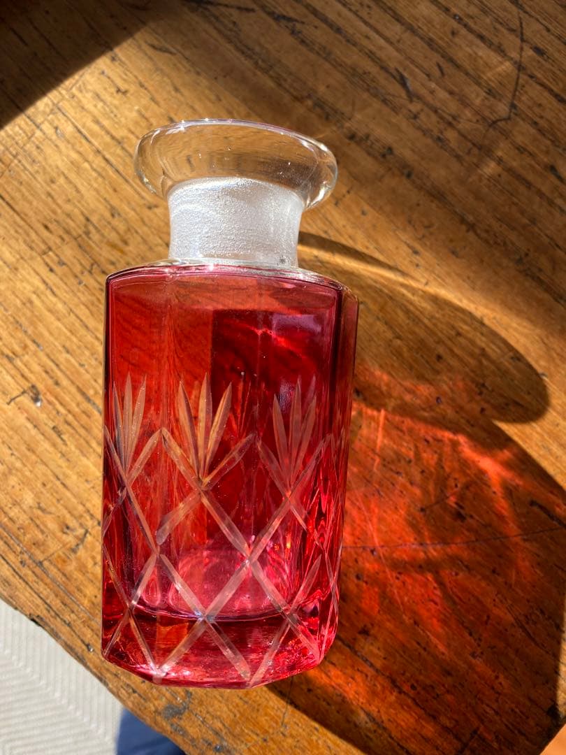 フランス　アンティークの香水瓶　オールドバカラ？