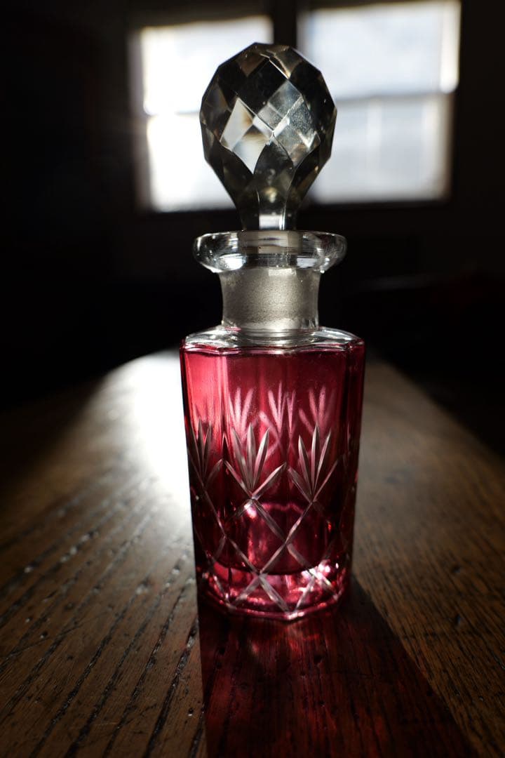 フランス　アンティークの香水瓶　オールドバカラ？