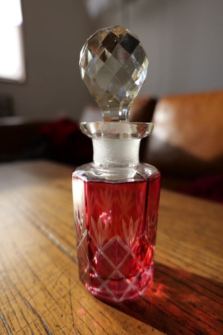 フランス　アンティークの香水瓶　オールドバカラ？