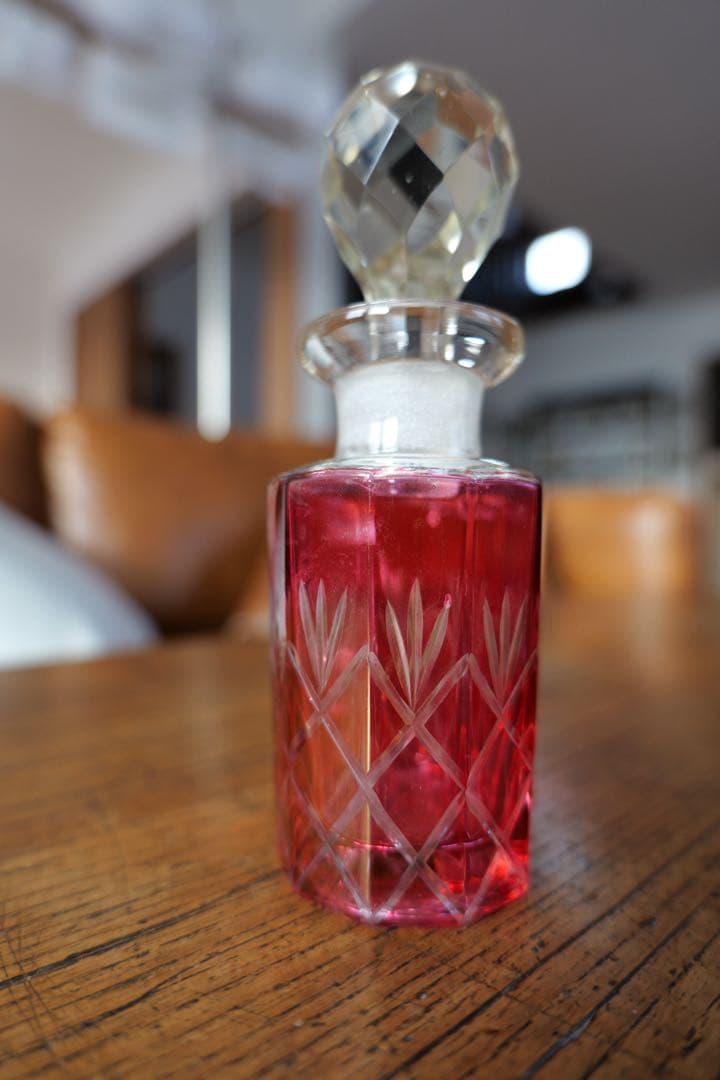 フランス　アンティークの香水瓶　オールドバカラ？