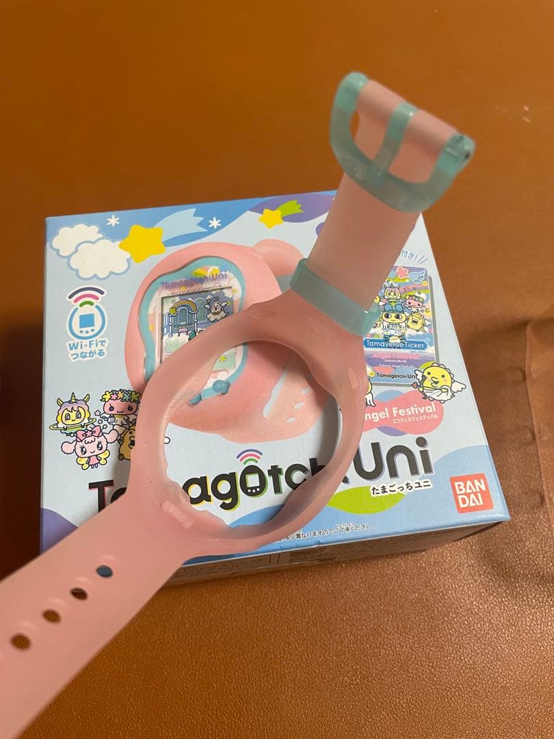 Tamagotchi Uni ピンク USBケーブル付き