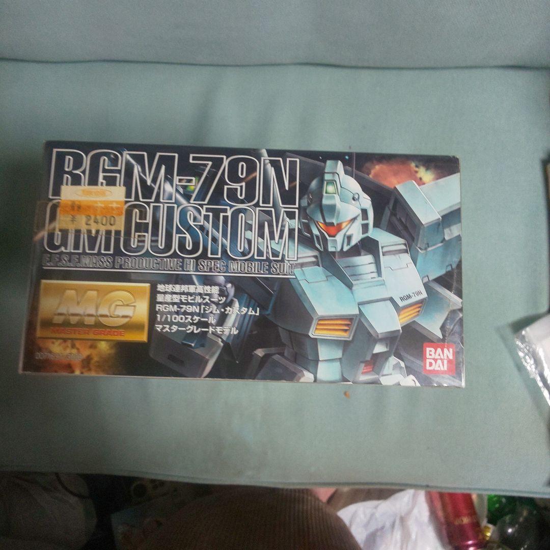 ガンプラ バンダイ MG 1／100 RGM-79N ジム・カスタム