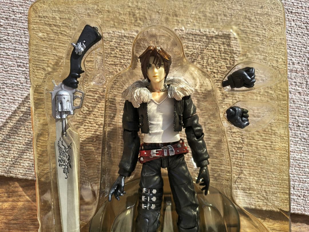 ファイナルファンタジー8 プレイアーツ スコール・レオンハート フィギュア