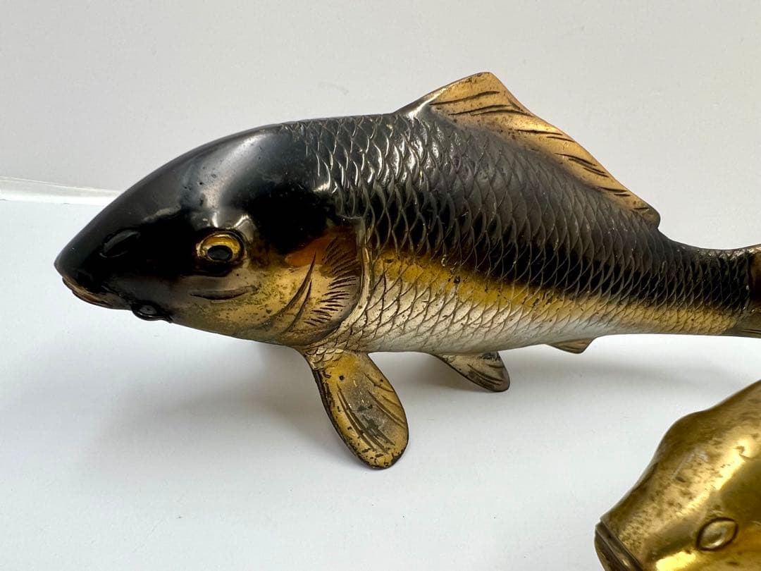 双鯉 在銘 金銀 ２匹揃 金属工芸 置物 縁起物 鯉 在銘