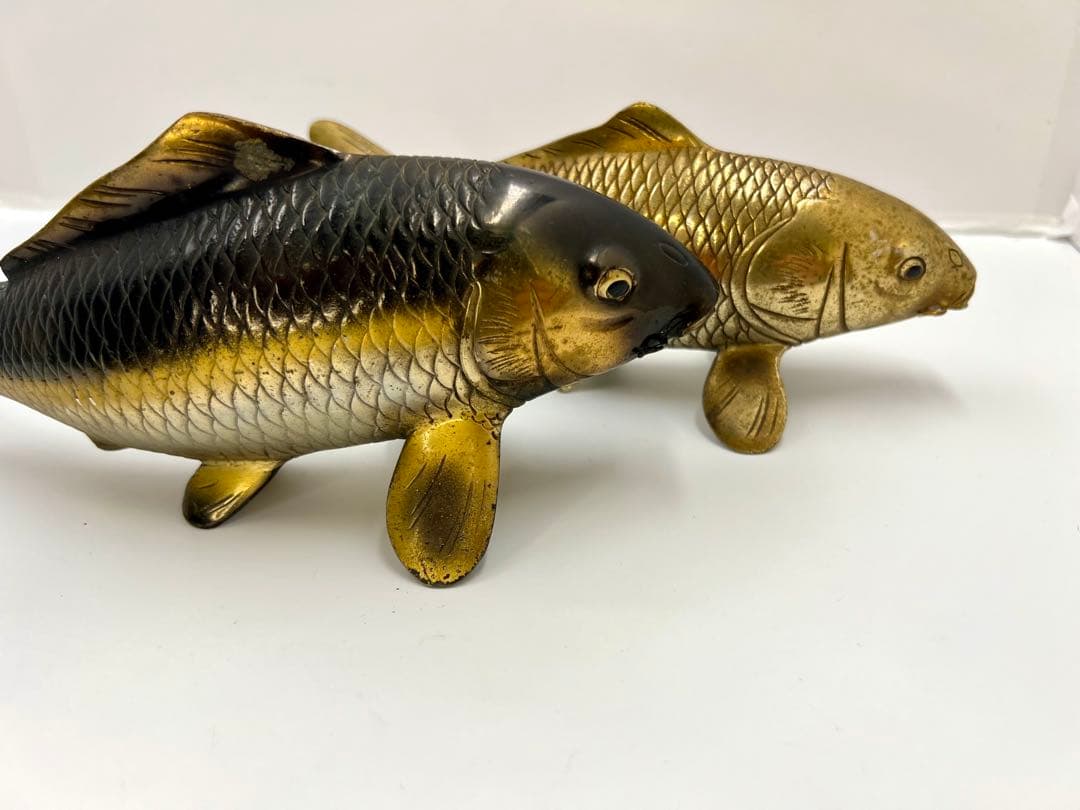 双鯉 在銘 金銀 ２匹揃 金属工芸 置物 縁起物 鯉 在銘