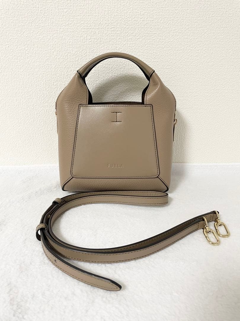 【美品】FURLA miniジルダショルダーバッグ　グレージュ