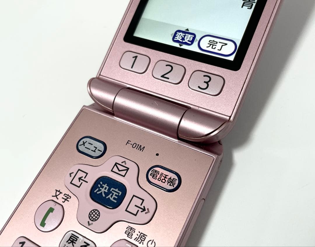 Docomo ドコモ F-01M らくらくホン 判定○ 充電器付き 携帯電話