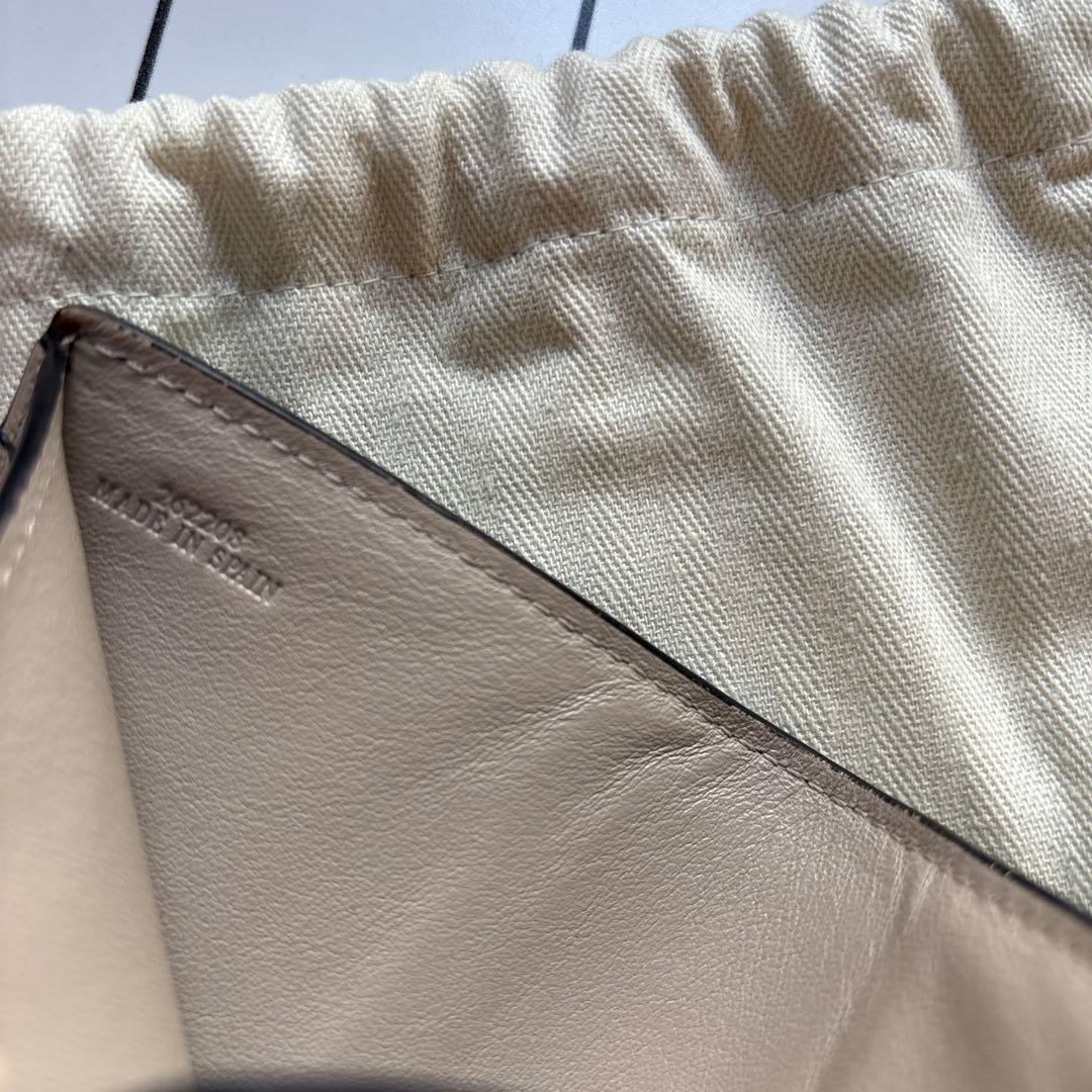 LOEWE オリーブグリーン 二つ折り財布