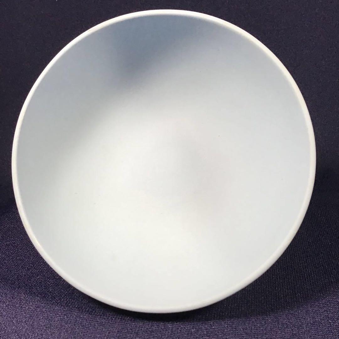 ウェッジウッド ジャスパーウェア クリームカラー on ペールブルー