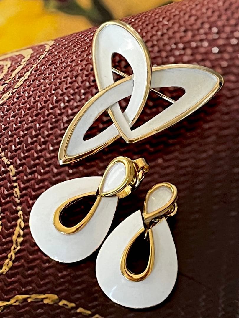 ♛︎TRIFARI ヴィンテージブローチ&イヤリングセット9526