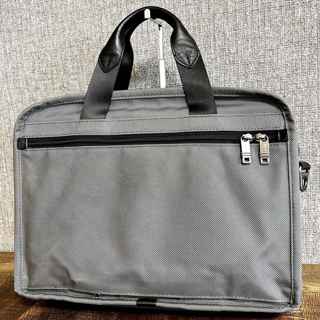 TUMI 限定カラー　2層　ビジネスバッグ　付属バッグ　シルバー　大容量