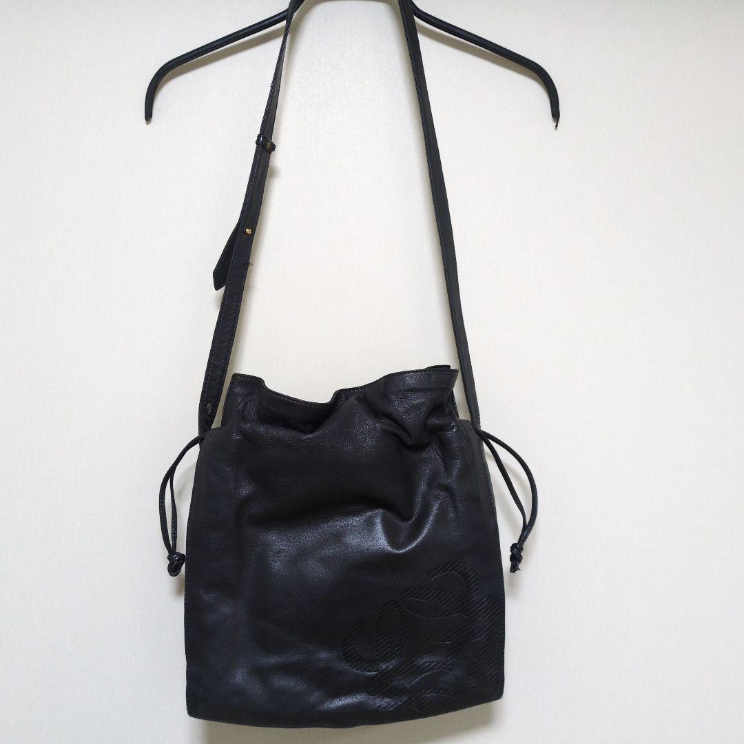 LOEWE ブラック レザー ショルダーバッグ