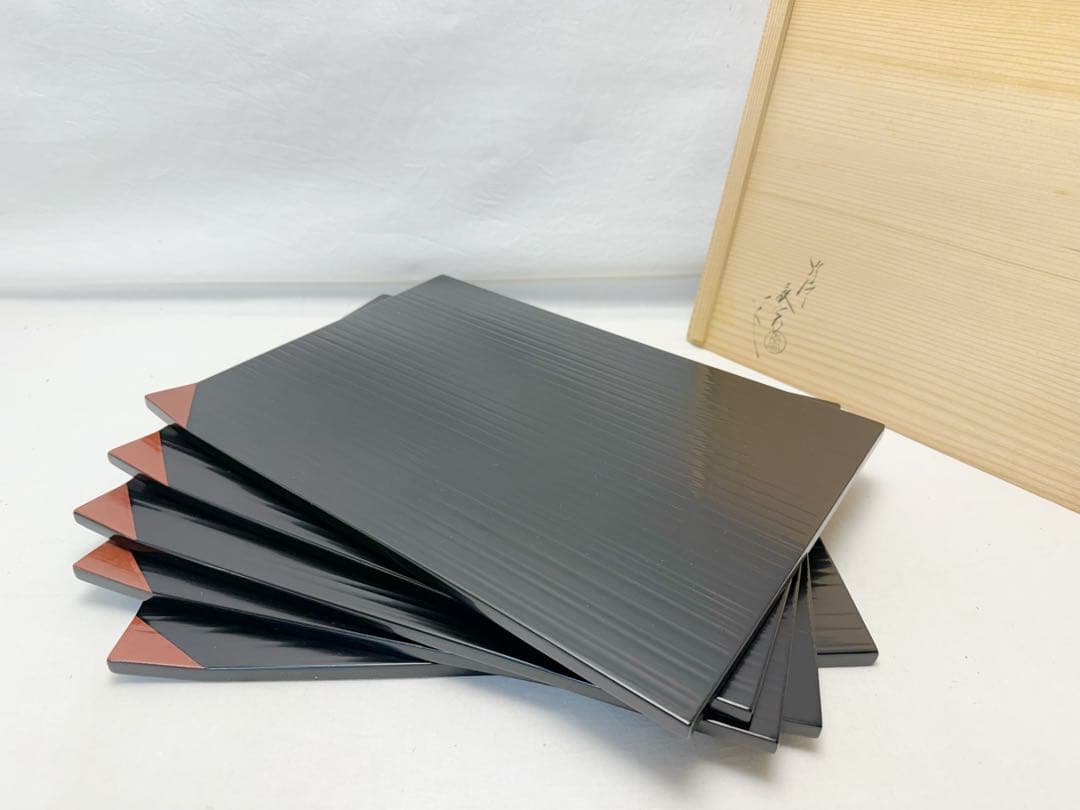 未使用 懐石道具 塗師 表完造 木製黒真塗 糸目爪紅 折敷膳 5客揃 共箱