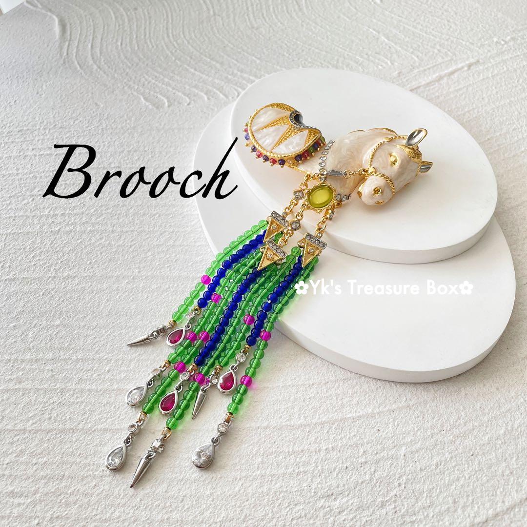 Z284/マットゴールド エナメル 馬 ホース瑠璃ビーズタッセルブローチ