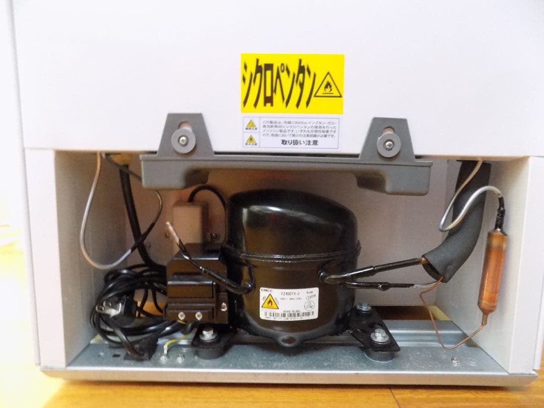 美品 2024年製 アビテラックス 2ドア 冷蔵庫 AR-951 90L 家庭用